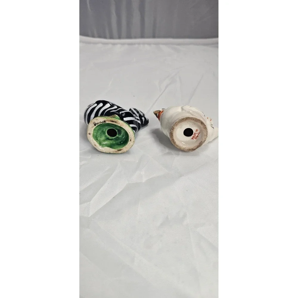 Vintage Chicken Hen Salt & Pepper Shakers Mismatched Pair Japan Black‎ White
